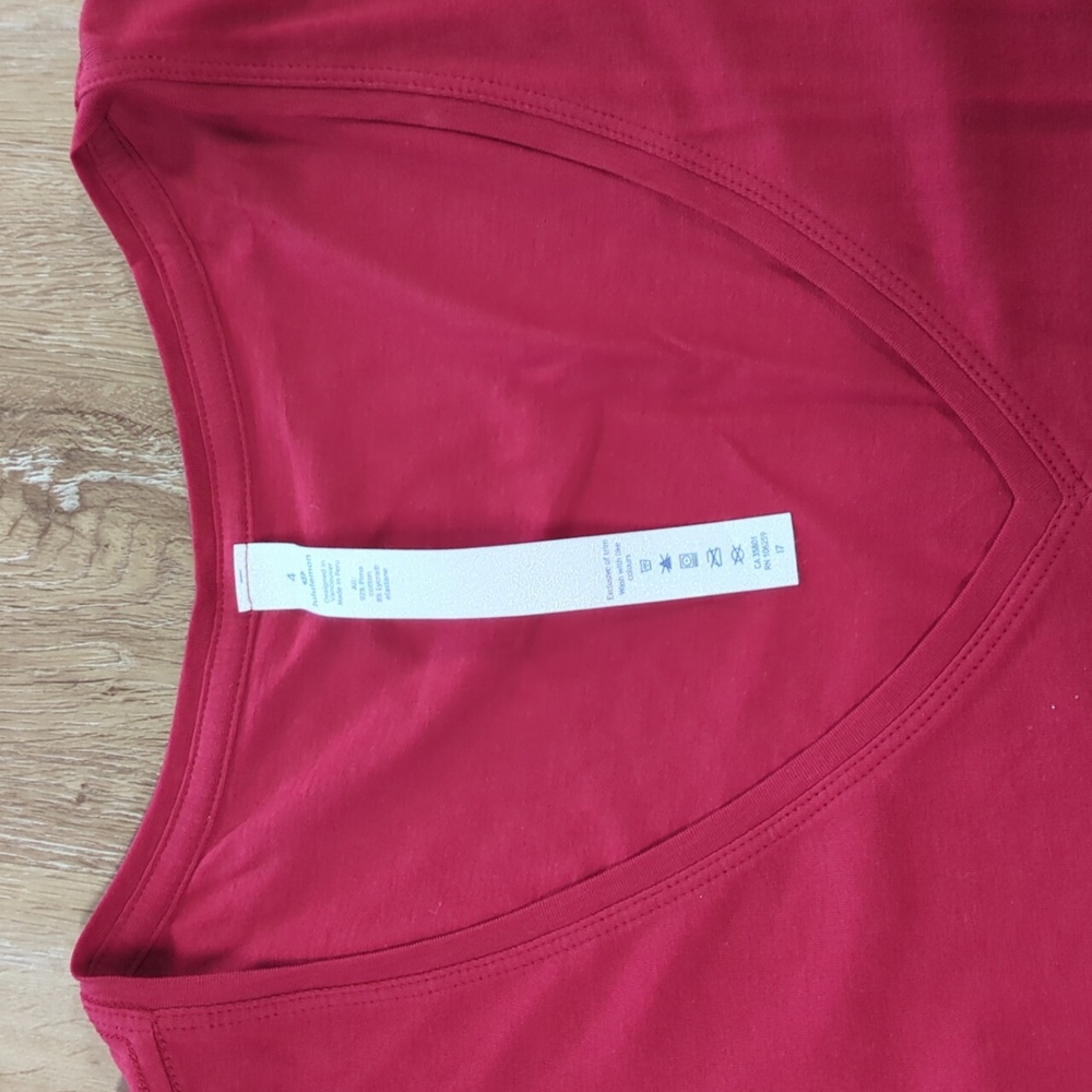 COPY - Lululemon love tee Brand new with tag size 4. Red - Picture 3 of 5